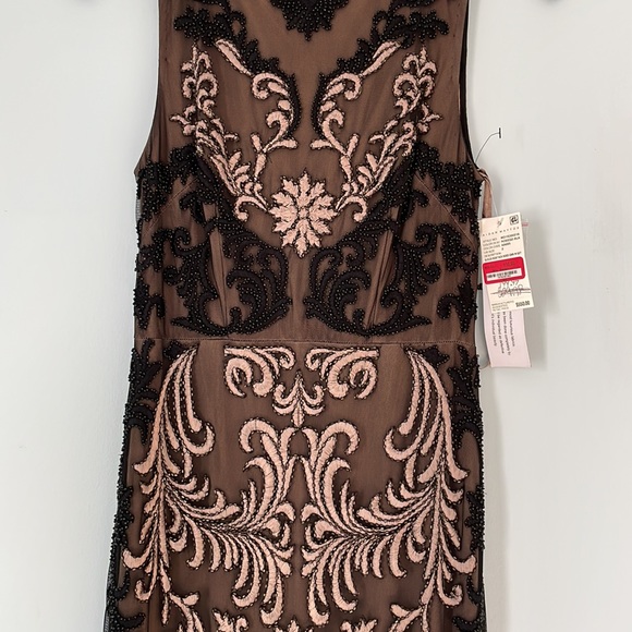 Long evening gown - Picture 3 of 9